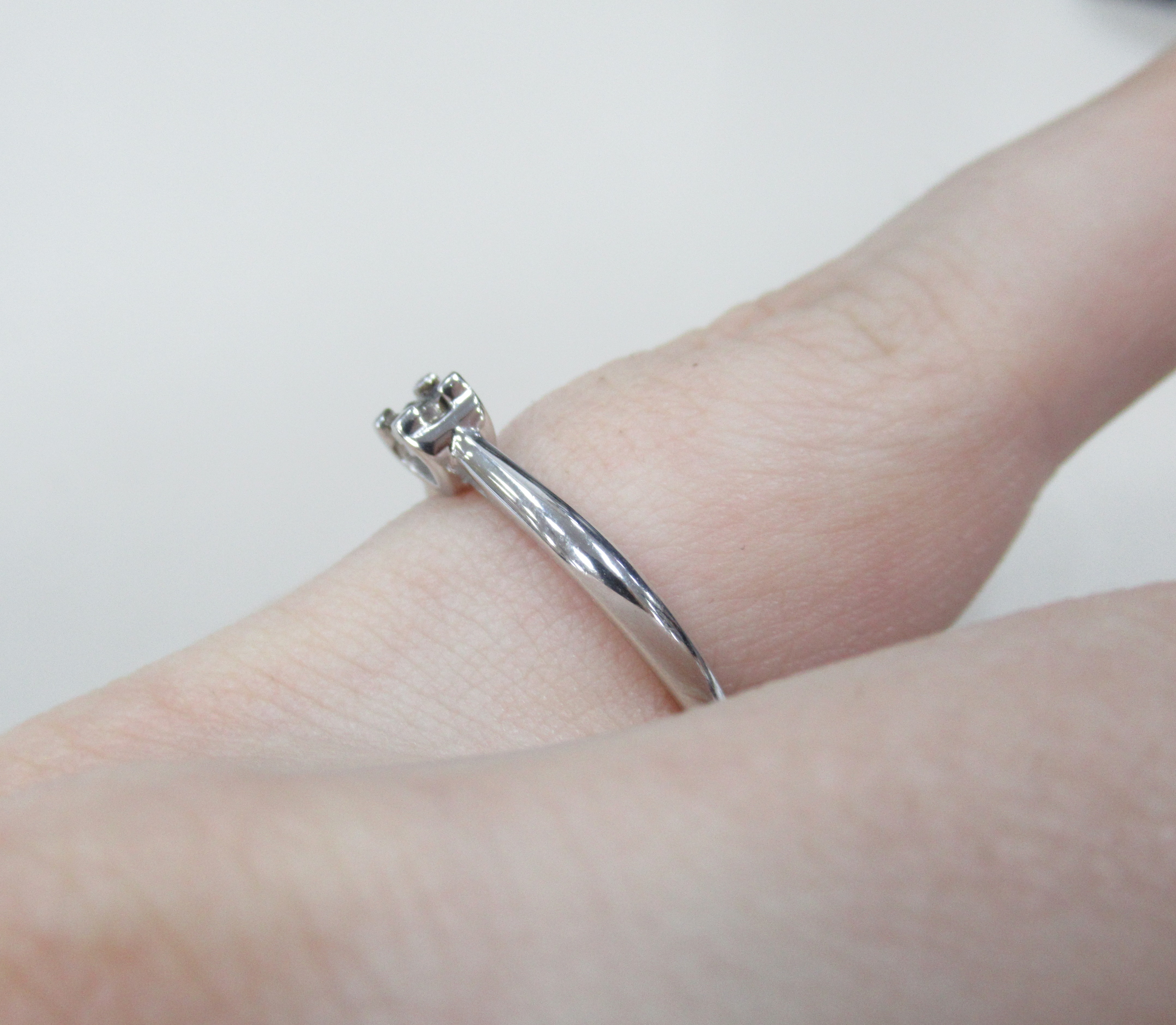 Серебряное кольцо с черным бриллиантом